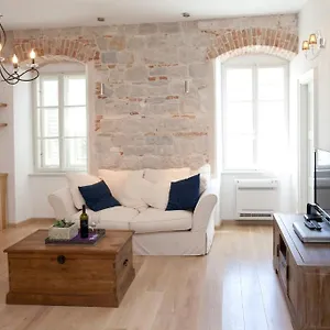 Stylish Theatre Apartment Split